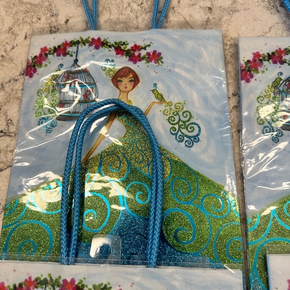 Papyrus Set of 4 Gift Bags New - Picture 3 of 6